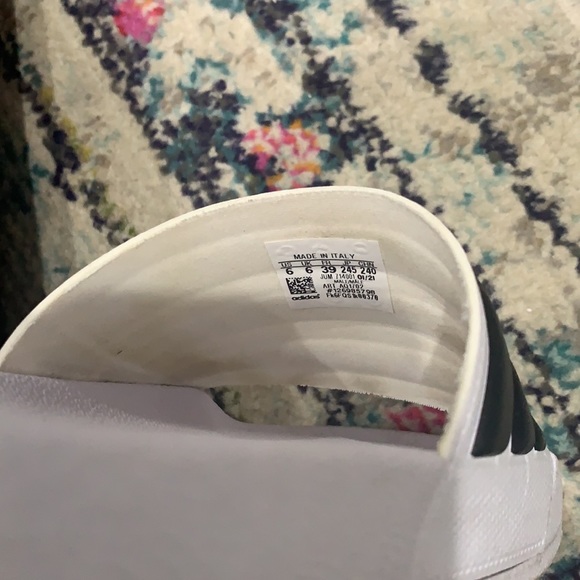 Adidas Adillete Shower Slides Size 6 EUC - Picture 8 of 8